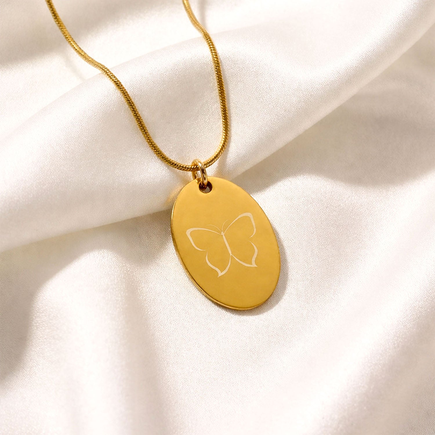 Butterfly Oval Necklace Gold