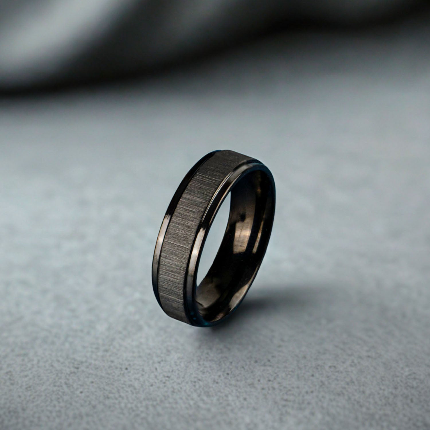 Emberon Band Ring Black