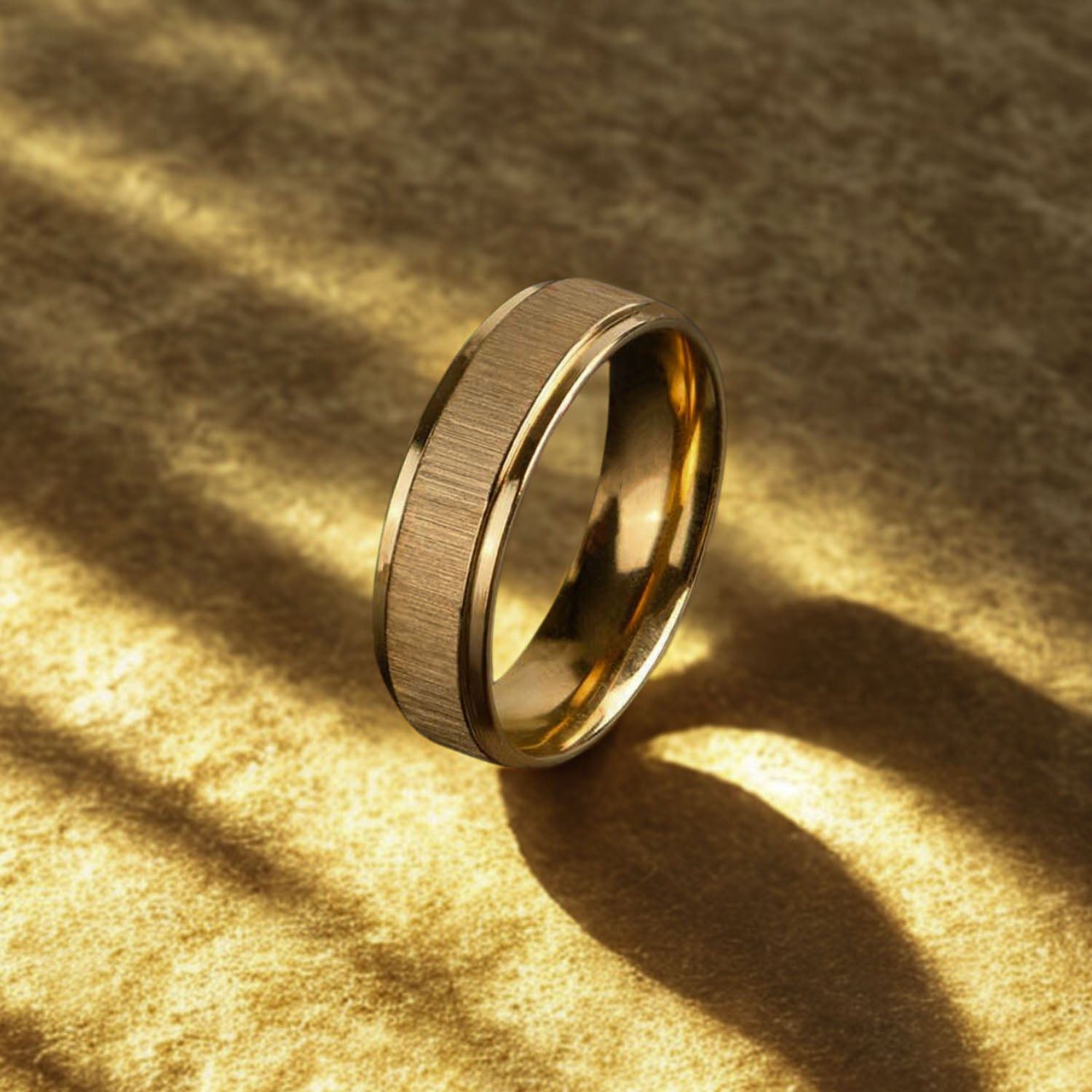 Emberon Band Ring Gold