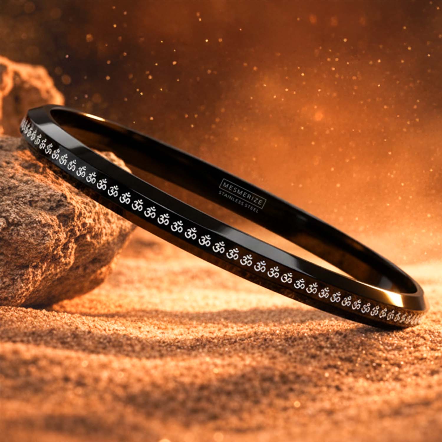 Om MicroCarved Round Kada Black