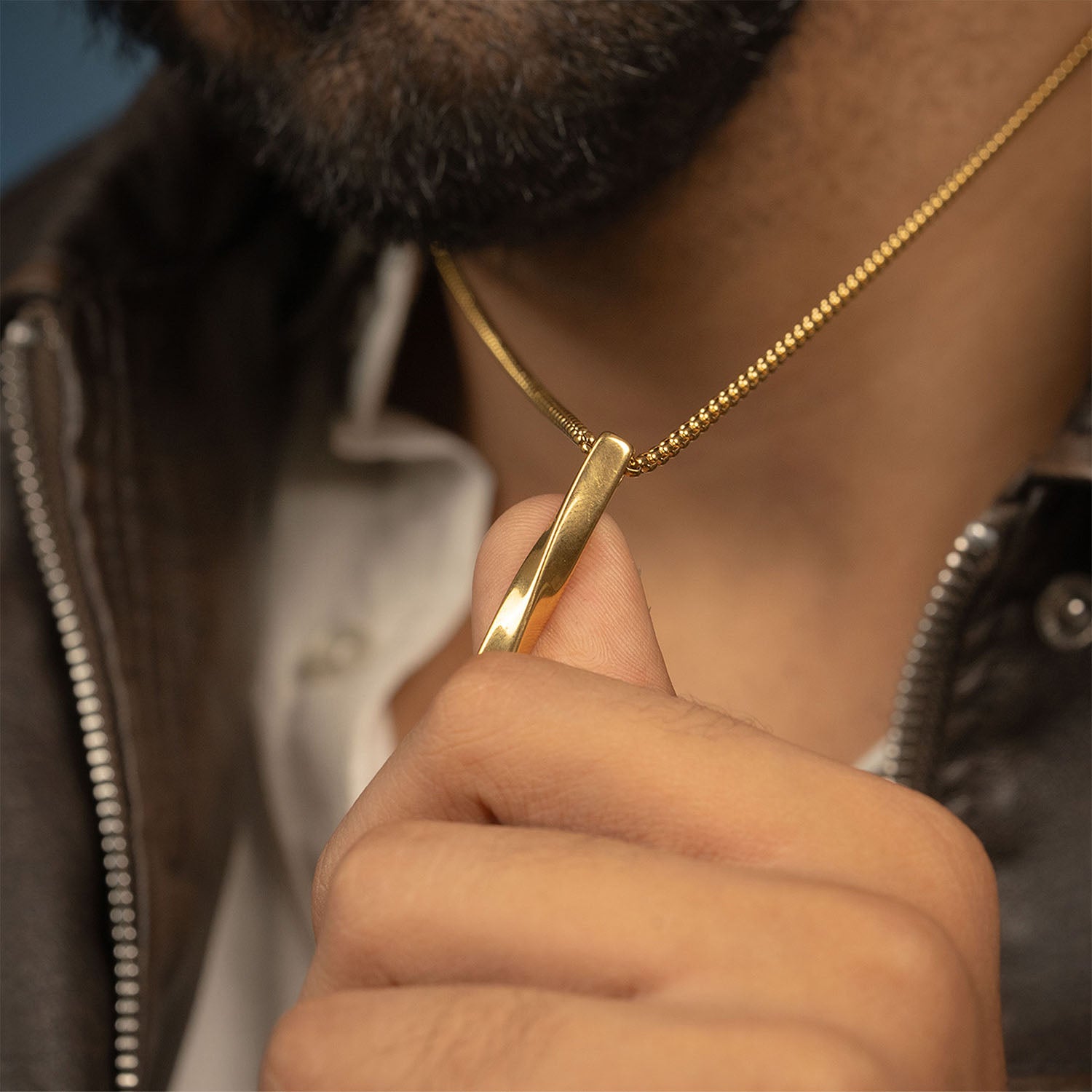 Twisted Bar Necklace Gold