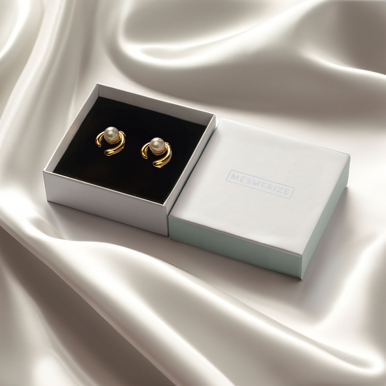 Maria Pearl 18K Gold Stud Earrings